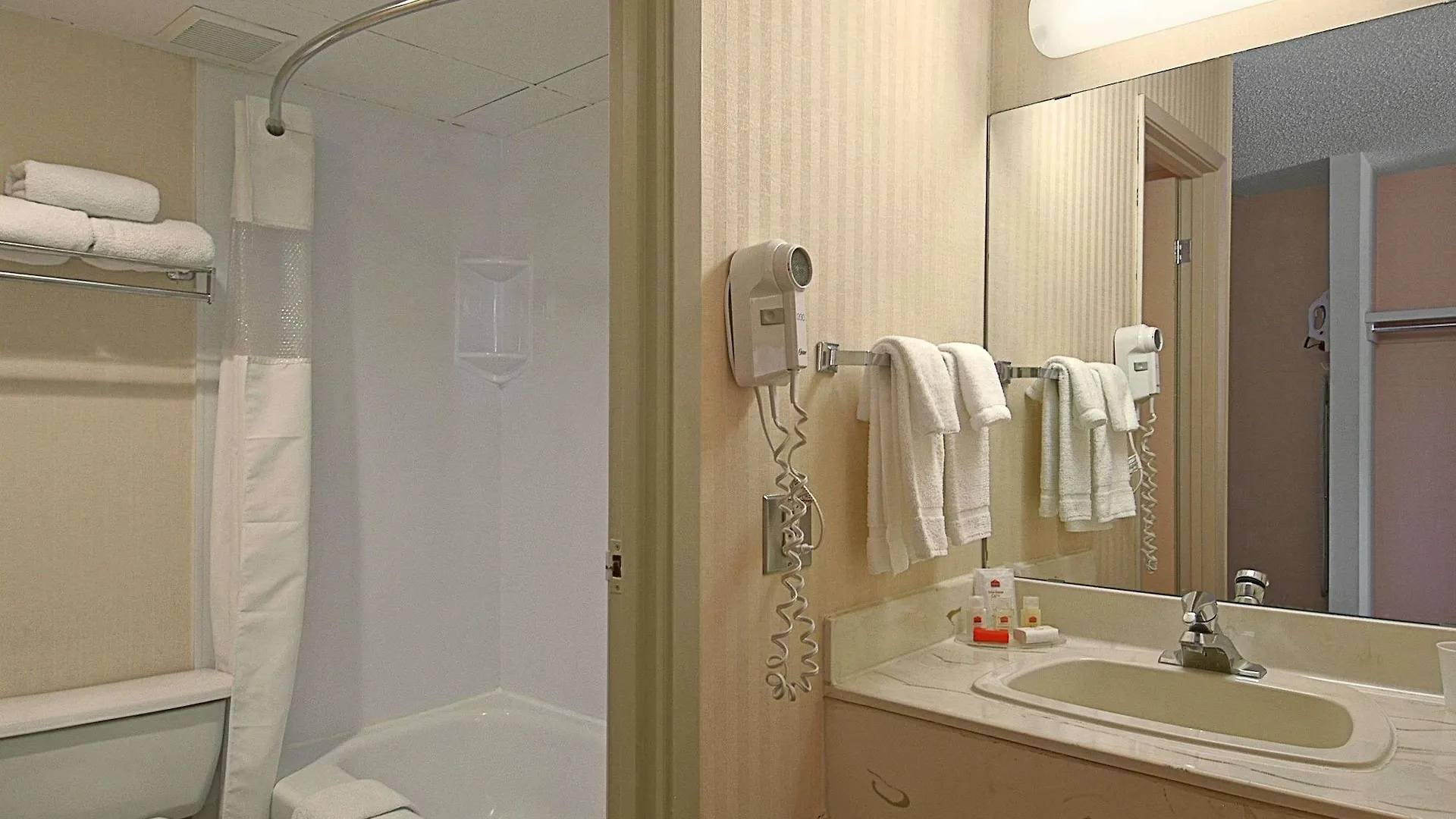 Ramada Limited Calgary Hotel