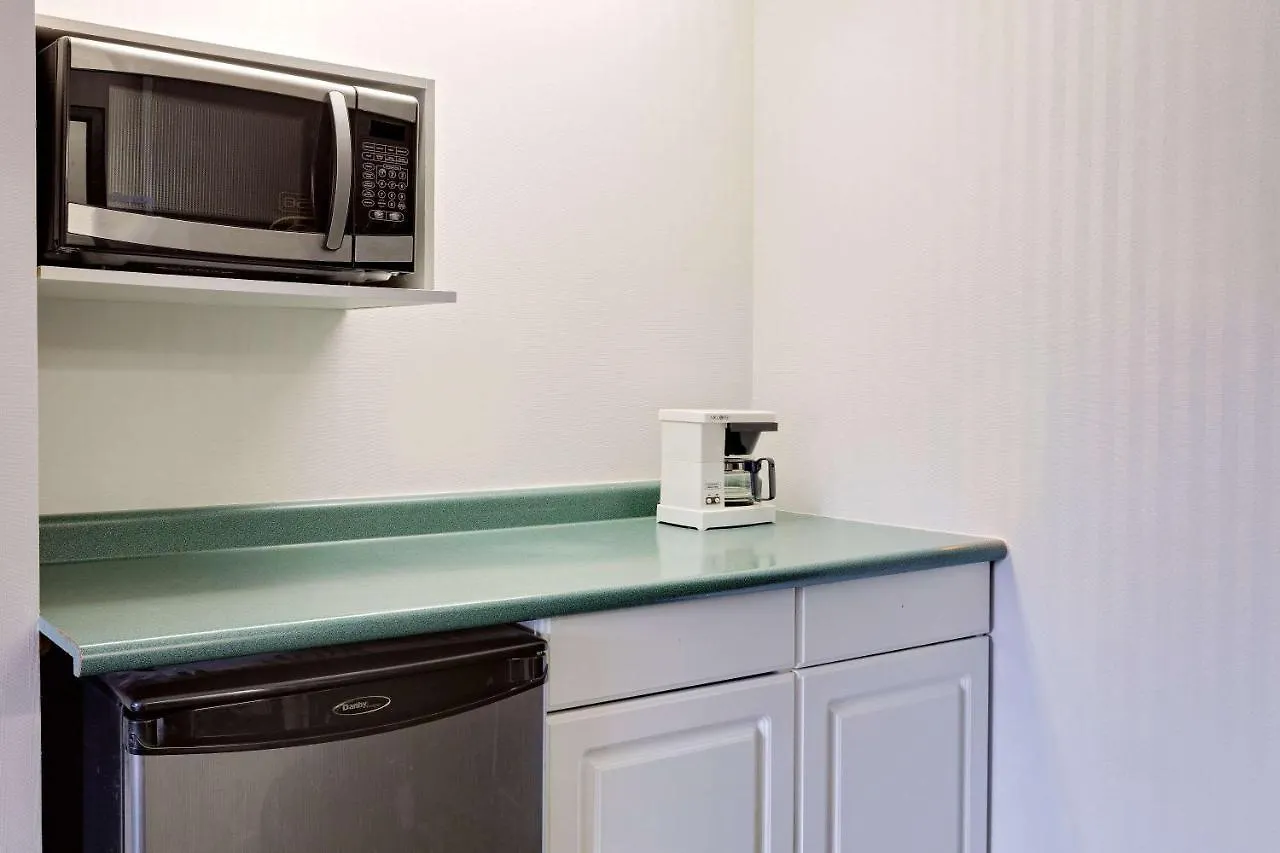 Ramada Limited Calgary Hotel 2*,